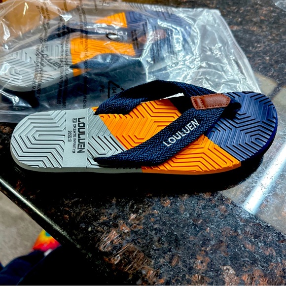 Louluen Slippers - Picture 2 of 5